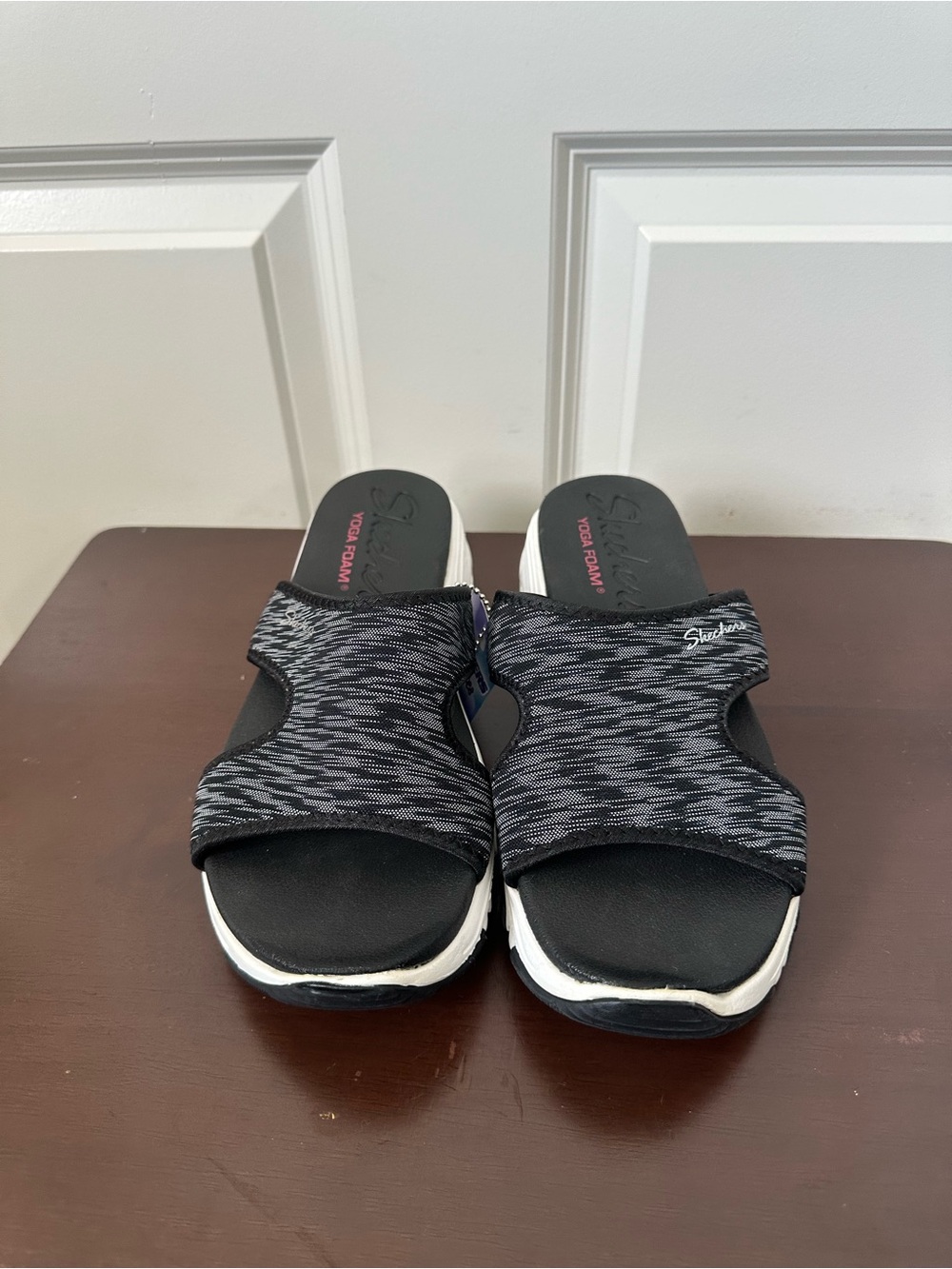 Skechers Cali DLites Yoga Foam Cool Sandals  Womens 9 Slip On Wedge